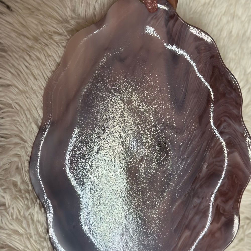 Elegant Iridescent Shell-Shaped Tray